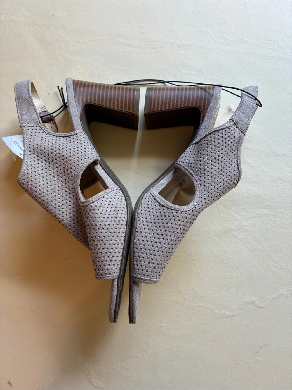 Liz Claiborne Beige Perforated Slingback Heels